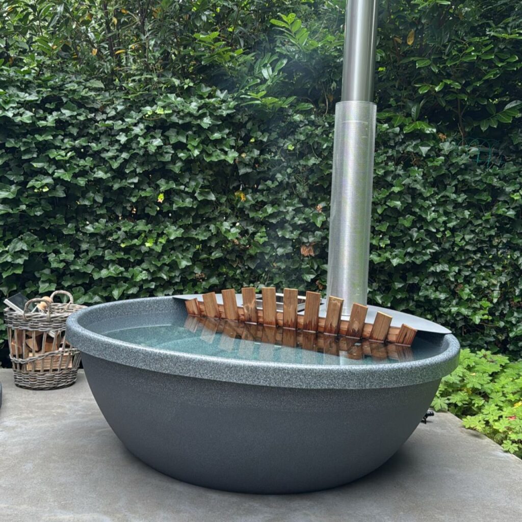 kunststof of houten hottub